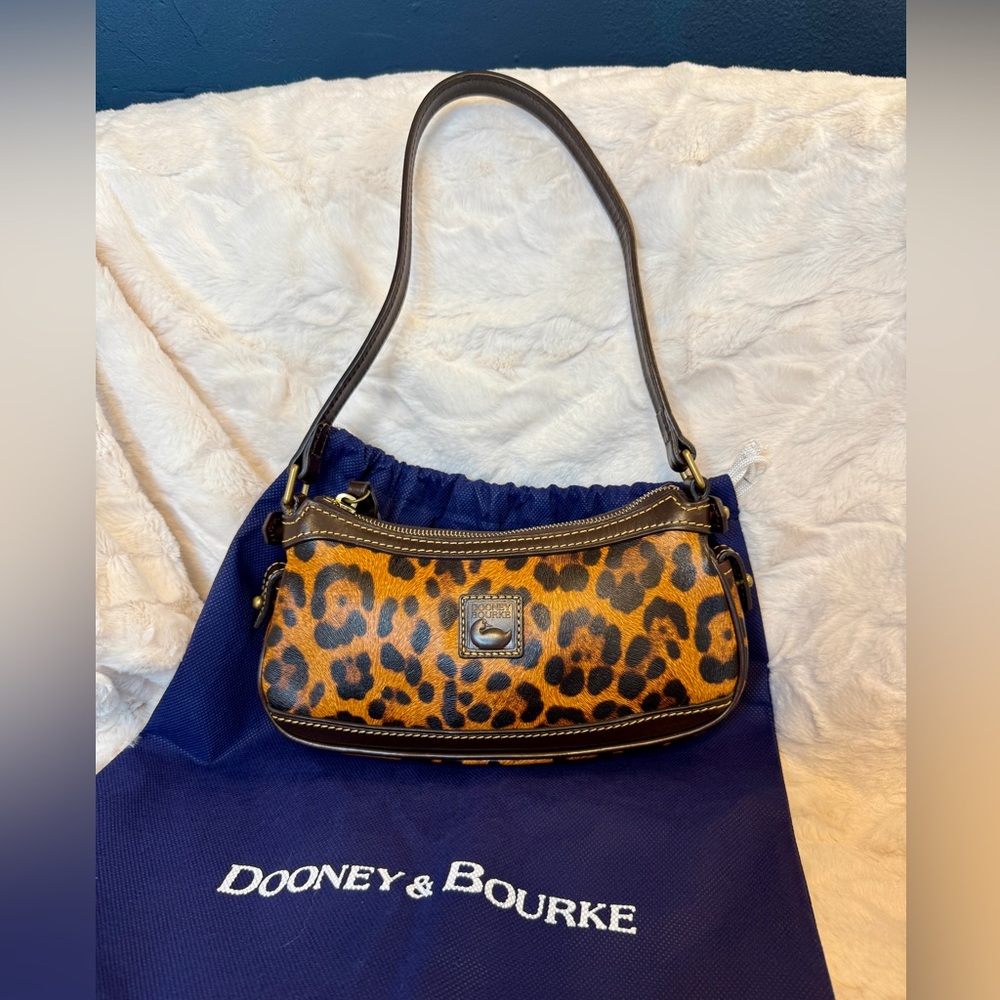 Y2K Dooney and Bourke leopard shoulder bag